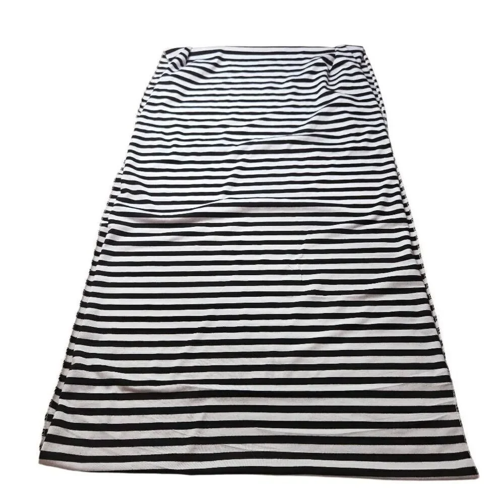 Woman black white stripped infinity scarf